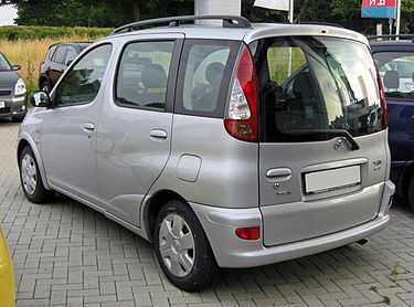375px-Toyota_Yaris_Verso_Facelift_20090621_rear.JPG